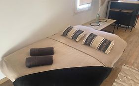 Appartement Proche Metro Et Commerces
